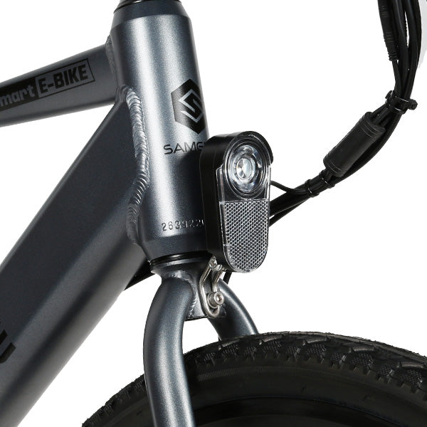 High-brightness headlight to provide clear 2m sight in the dark.